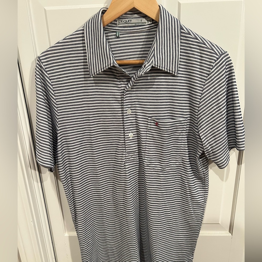 Criquet Men's Navy and White Striped Polo Shirt